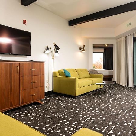 Hotel The Earl In Charlevoix Exteriér fotografie