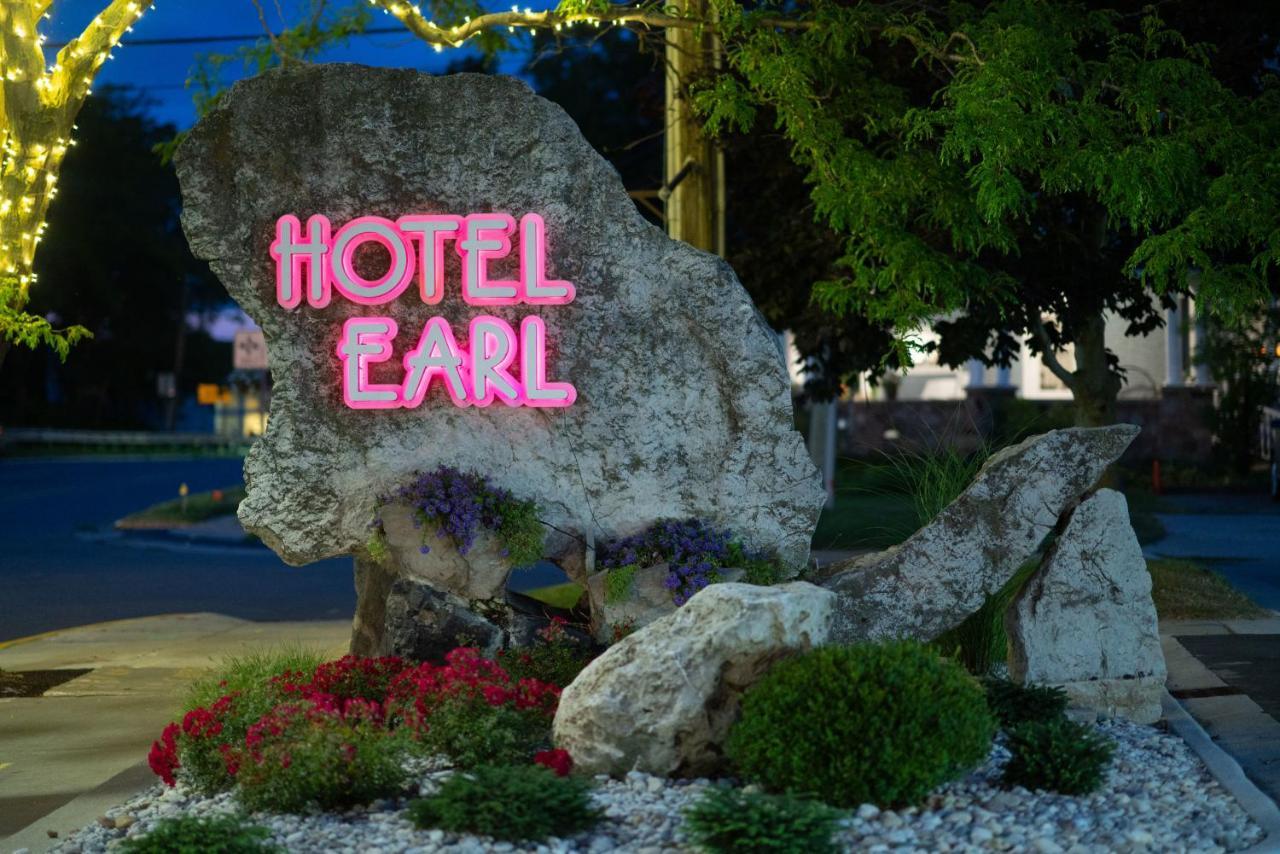 Hotel The Earl In Charlevoix Exteriér fotografie