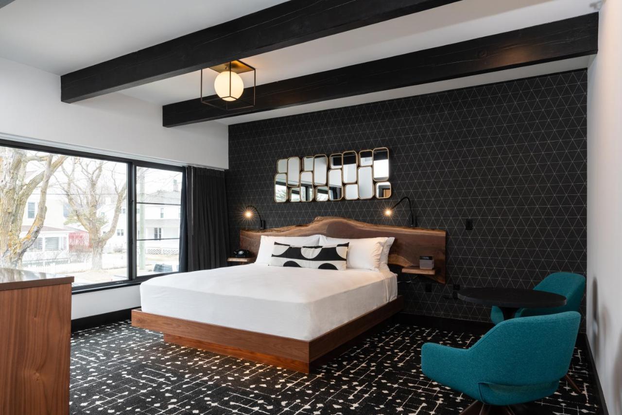 Hotel The Earl In Charlevoix Exteriér fotografie