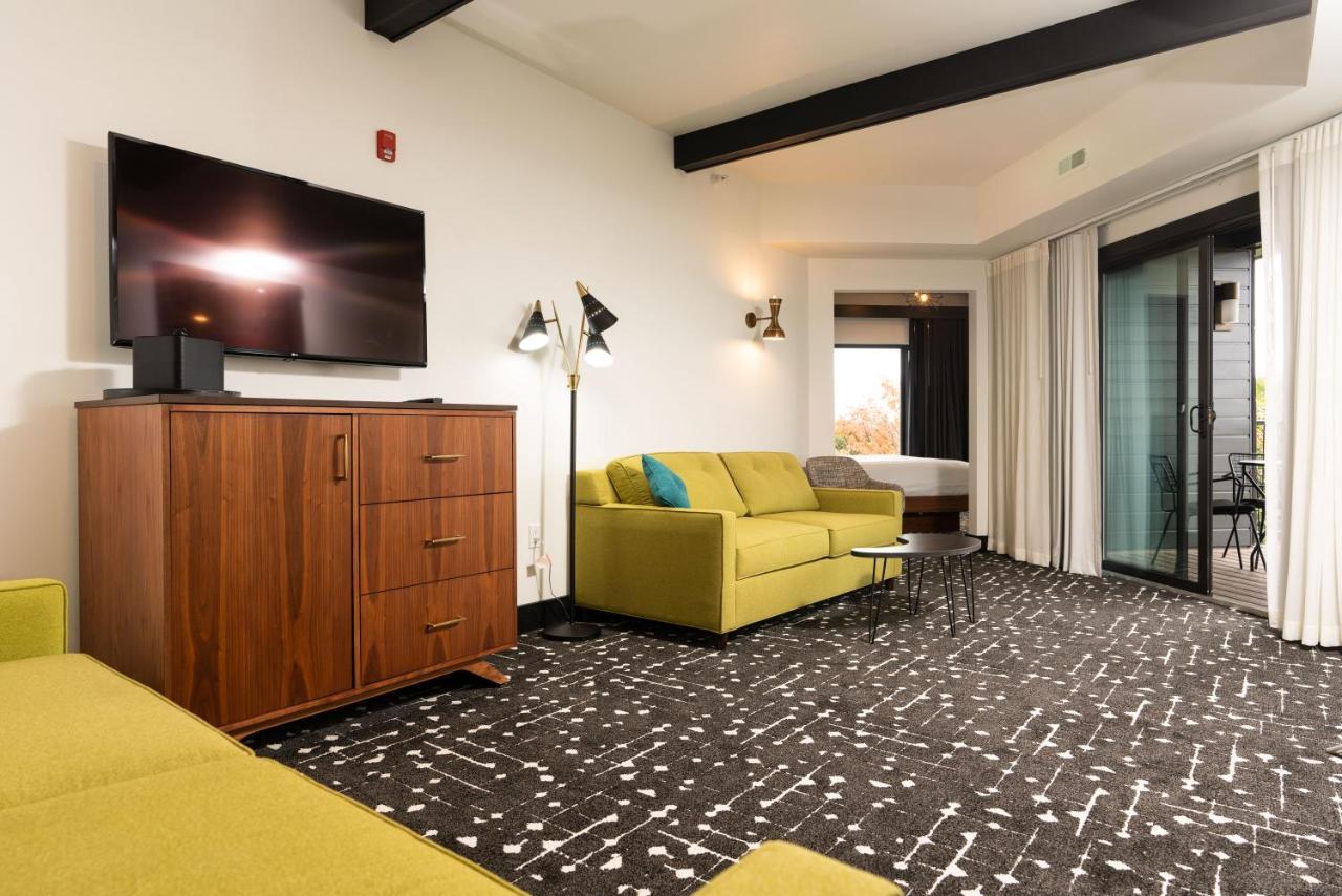 Hotel The Earl In Charlevoix Exteriér fotografie